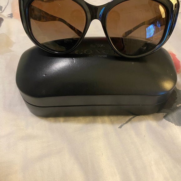 Coach sunglasses - Picture 7 of 8